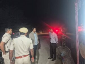 उप विकास आयुक्त ने किया चनपटिया विधानसभा क्षेत्र के SST पोस्टों का औचक निरीक्षण