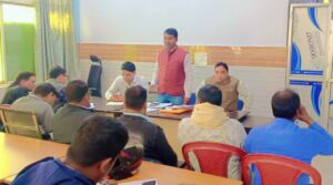 जिला स्तरीय बैठक में फूटा एंबुलेंस कर्मियों का गुस्सा।