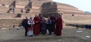 नंदनगढ़ बौद्ध स्तूप में तिब्बती भिक्षुओं की ऐतिहासिक पूजा, विश्व शांति के लिए किया विशेष अनुष्ठान